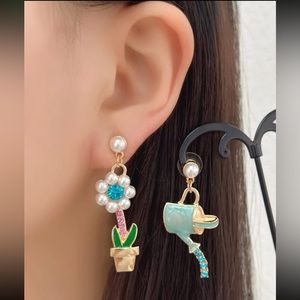 🌸 Lovely Mismatched Faux Pearl Rhinestone Flower Pot Watering Can Stud Earrings